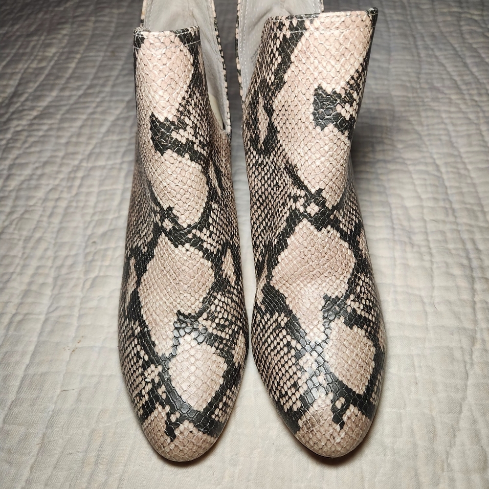 Steve Madden Womens Sz 8.5 Snakeskin Print Ankle Booties Block Heel Side Slits - Picture 2 of 8